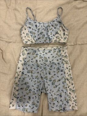 Sage Collection 2 piece set Blue & White Floral Workout Set Size Small